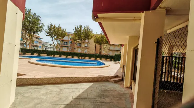 Piso con piscina, garaje y a dos calles de la playa — 23