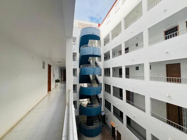Estudio luminoso con vistas al mar y piscina comunitaria — 13