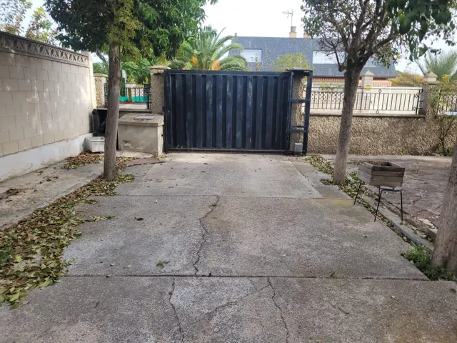 Impresionante Chalet con Amplio Terreno y Piscina en las Afueras de Zaragoza — 20