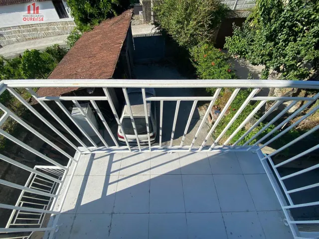 SE VENDE CASA SITUADA EN LA ZONA DE ALONGOS — 20