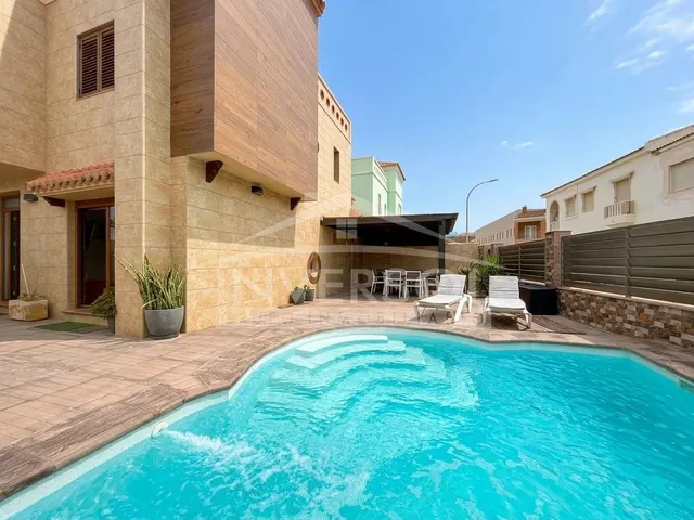 VIVIENDA ADOSADA CON PISCINA PRIVADA — 36