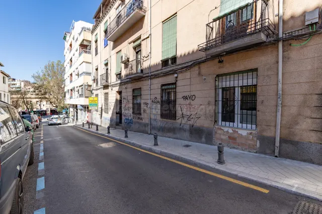 OPORTUNIDAD DE VENTA DE PISO EN ZONA ANCHA DE CAPUCHINOS — 2