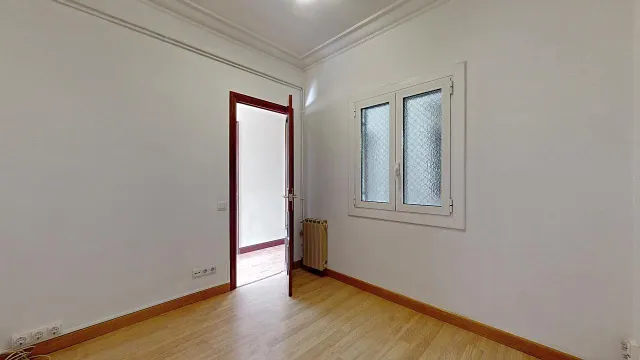 Vivienda en quinta planta con vistas panorámicas, luminosa, con 5 amplias habitaciones. — 24
