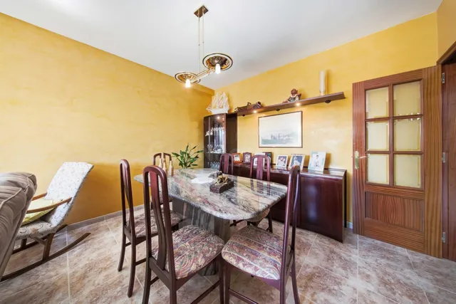 Chalet adosado en venta en Palau Savardera - foto 3