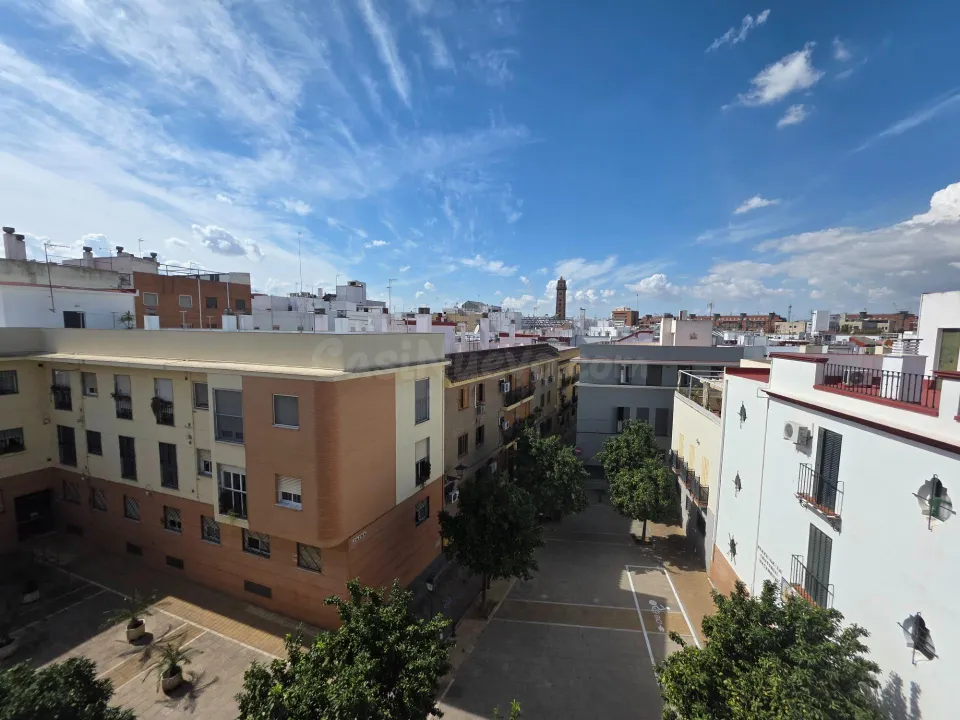 APARTAMENTO EXTERIOR CON ASCENSOR JUNTO AL PARQUE DEL PARLAMENTO