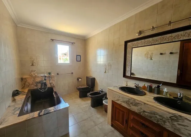 Exceptional Detached Corner Villa with Swimming Pool and Prime Location — 31