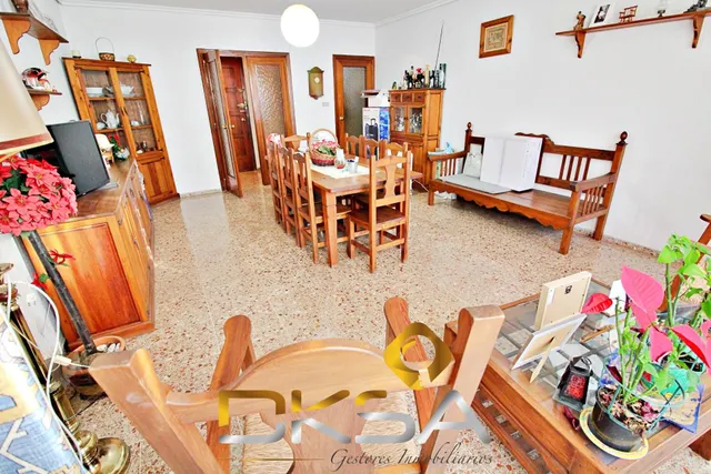 Amplia casa en venta en la calle Calvario de Vila-real - foto 2