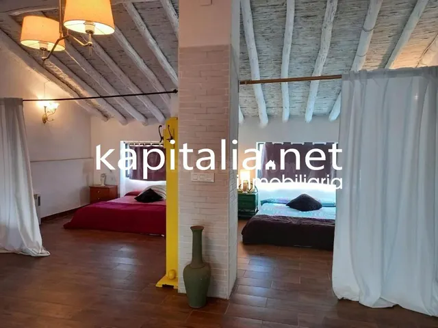 Alquiler de casa amplia en Navarrés ideal para empresas – Gr