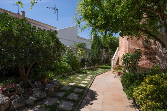 Magnifica parcela con dos viviendas independientes, jardín,  - foto 4