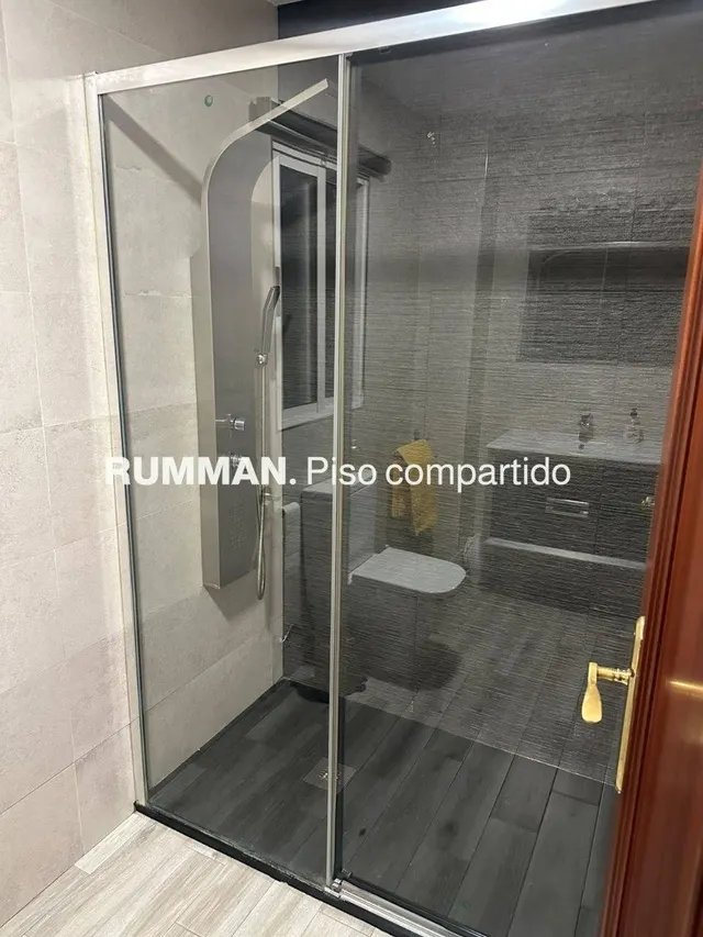 EST / TRAB. Piso de TRES dormitorios, zona Jardines del Triunfo — 24