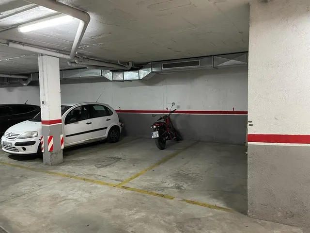 Dos plazas de garaje en venta en Vilanova i la Geltrú, centro — 3