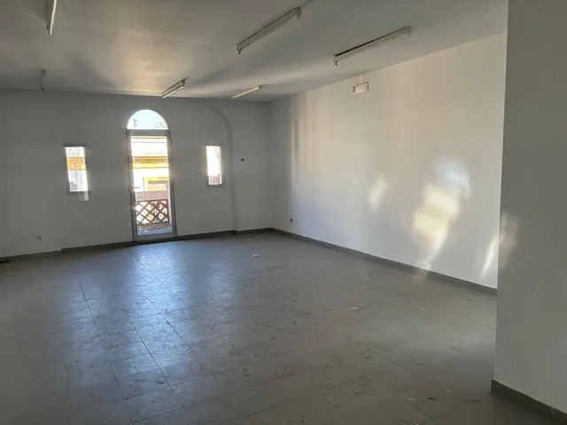 EDIFICIO EN VENTA EN PLENA CALLE SAN JACINTO. — 9