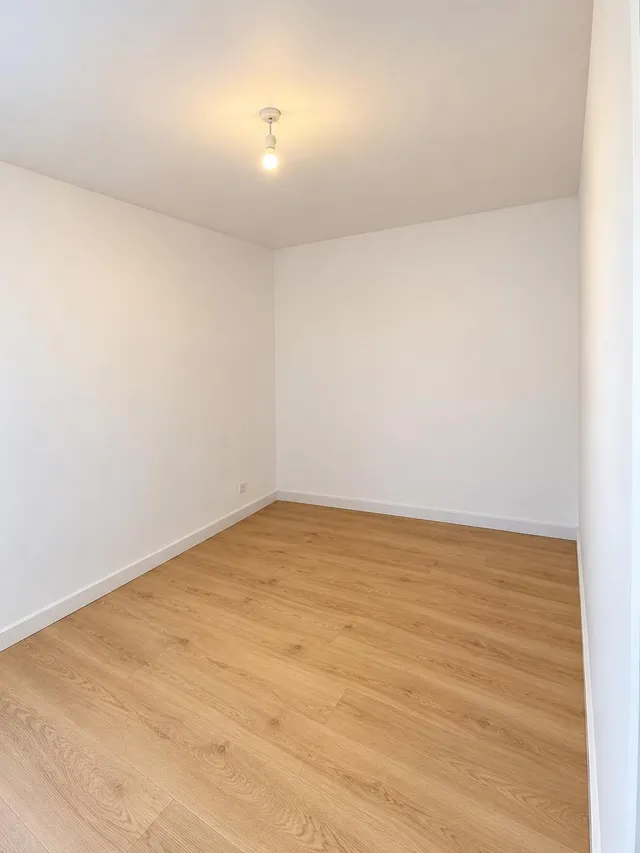 Descubre tu próximo hogar en Barcelona en calle Riera Alta — 6