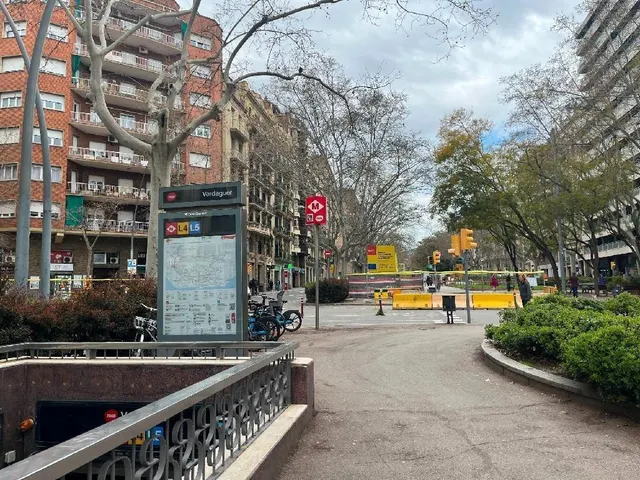 Amplia Planta Baja en c/Monistrol (Vila de Gràcia) Barcelona — 23