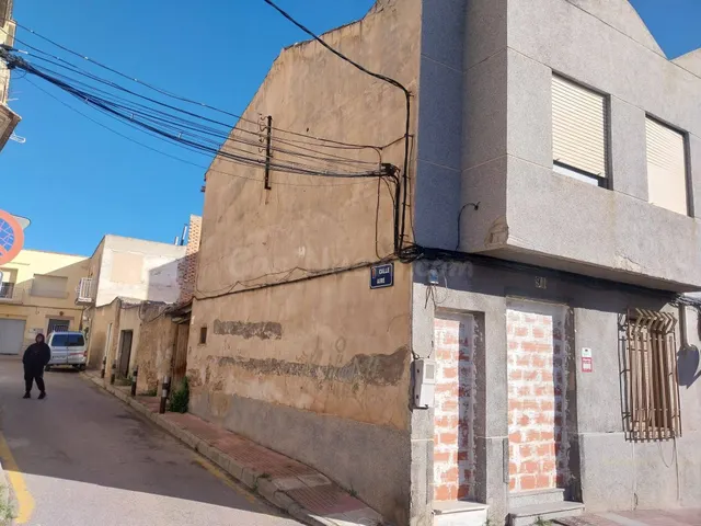 Dos casas por el precio de una y con garaje!! — 2