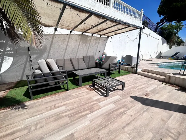 Casa adosada en esquina con piscina privada, jardín y vistas a la Bahía de Málaga — 21