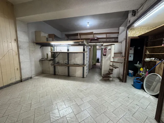 Oportunidad en Martorell: Local comercial versátil y con pot - foto 4