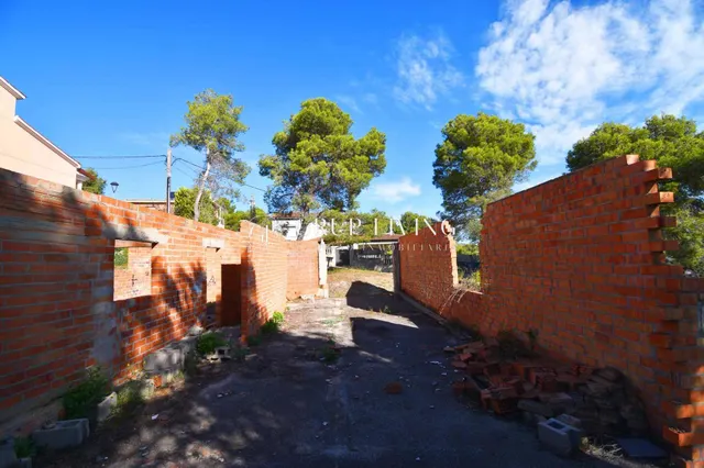 PARCELA MUY SOLEADA EN CANYELLES PUEBLO — 11