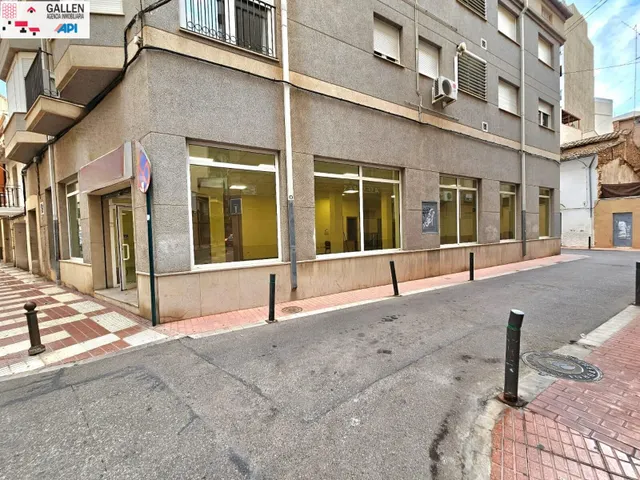 ESPECTACULAR LOCAL CHAFLAN EN ZONA SEMICENTRICA DE CASTELLON DE LA PLANA — 2