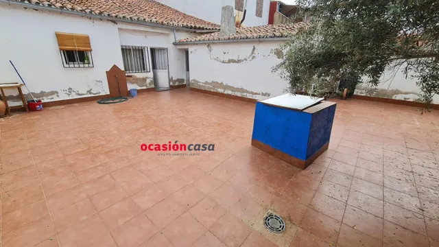 CASA CON BUEN PATIO EN LOS BLAZQUEZ — 3