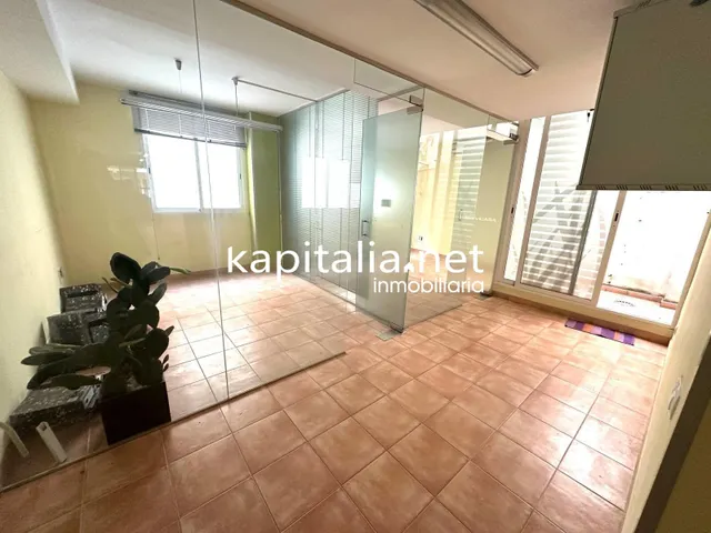 Amplia oficina en alquiler y venta en Ontinyent (Valencia) — 6