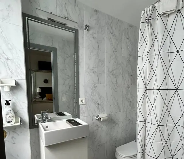 Hostal 17 habitaciones 600m² en venta - Marbella — 19