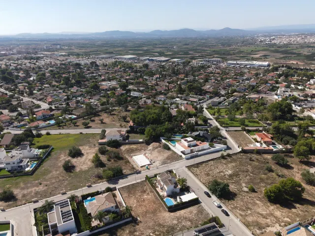 PARCELA URBANA DE 696 m2 EN MONTE COLORADO — CREA EL CHALET QUE IMAGINAS — 23