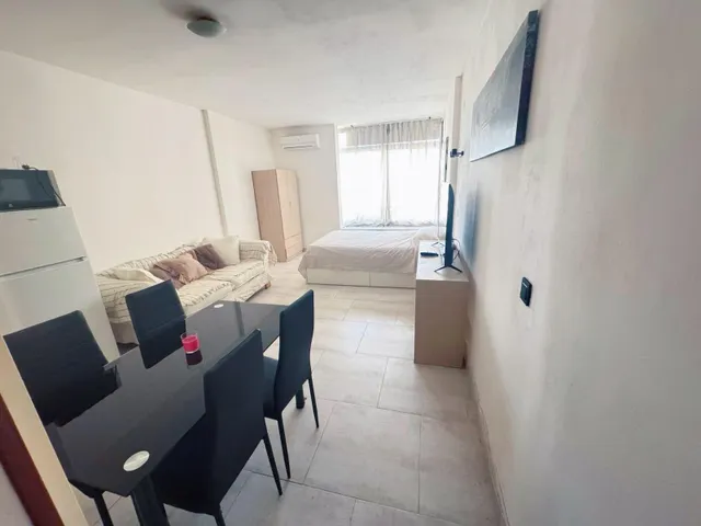 Oportunidad de inversión: estudio reformado, alquilado actualmente con renta garantizada y con licencia turística en Torremolinos — 3