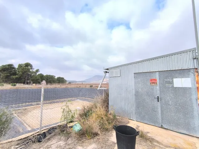 Local comercial 972m² en venta - Pedanías Oeste — 10