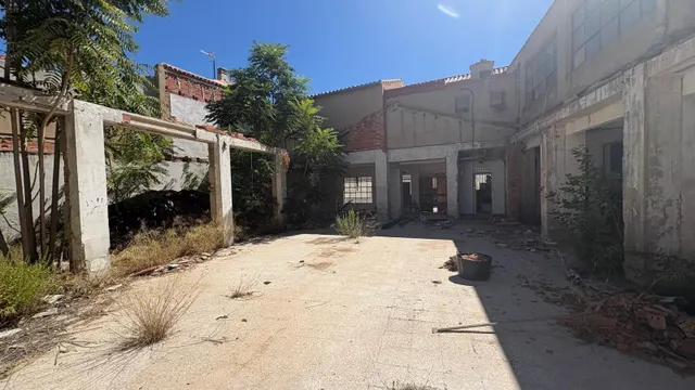 NAVE INDUSTRIAL CON MUCHAS POSIBILIDADES — 14