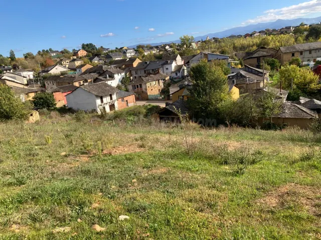 SE VENDE CASA PARA REFORMAR CON TERRENO - foto 2