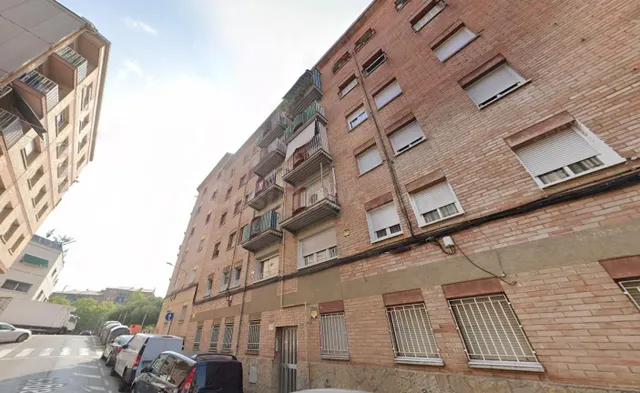 Se vende piso CESIÑN DE REMATE en Calle del Bages 100 de Te
