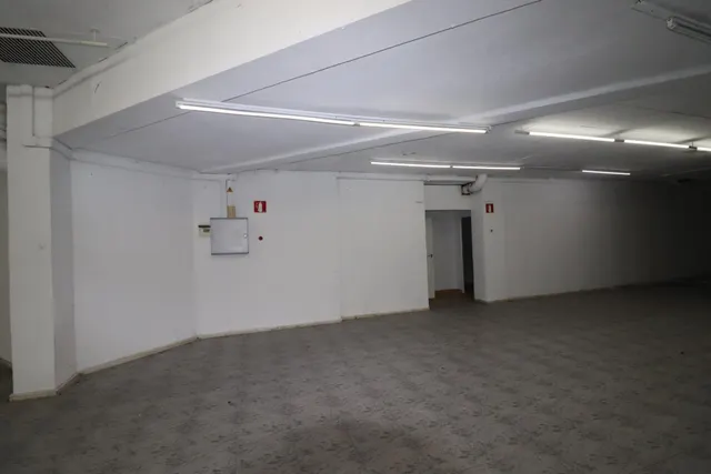 impresionante local comercial en Alicante de 500m2 — 3