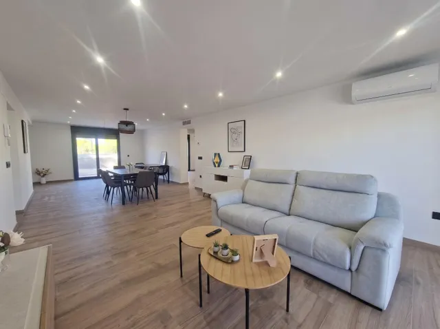 CHALET INDEPENDIENTE DE ESTILO MODERNO CON PISCINA PRIVADA - ZONA LOS BALCONES, TORREVIEJA - — 13