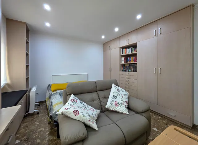 CASA DE 2 PLANTAS CON APARTAMENTO Y JARDIN — 11