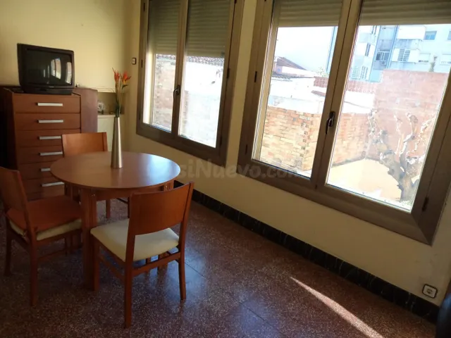 Oportunidad única en Poble Nou: La comodidad de una casa con - foto 3