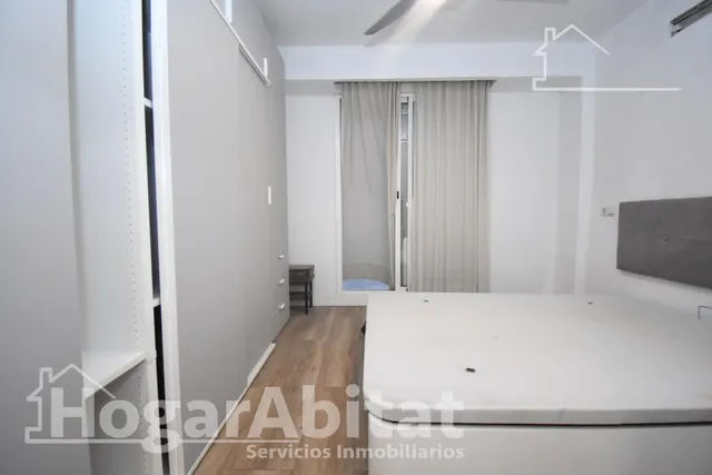 ¡oportunidad! bajo bonito, luminoso y reformado con patio, todo amueblado — 33