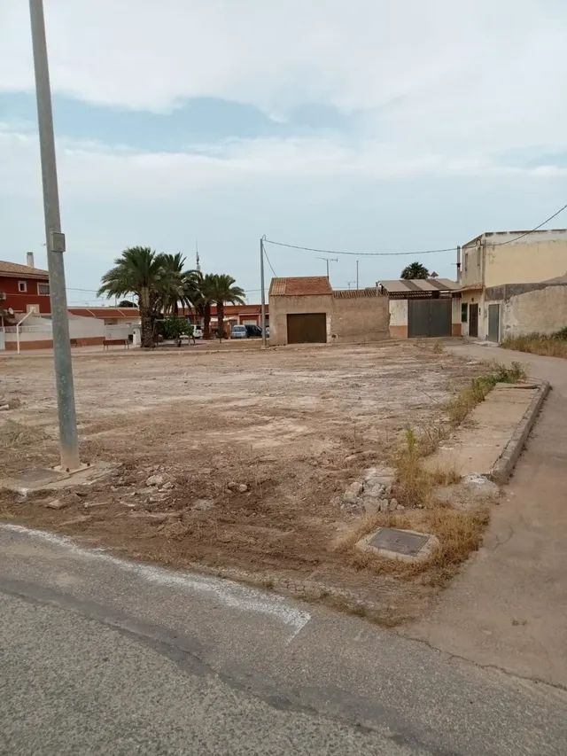 SOLAR URBANO EN LOS BEATOS — 2