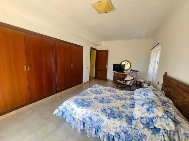Exceptional Detached Corner Villa with Swimming Pool and Prime Location — 28
