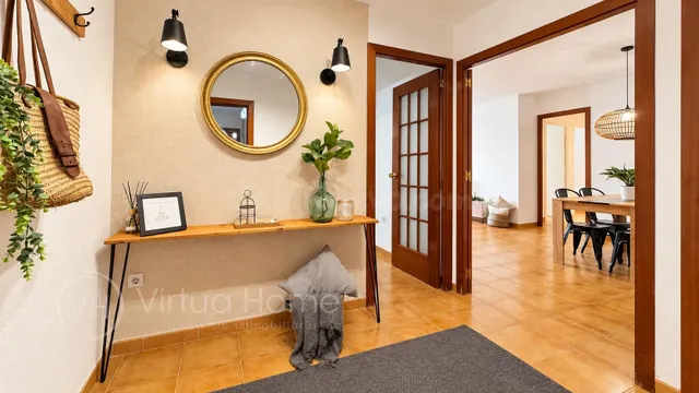 Piso muy céntrico con 4 habitaciones - foto 2