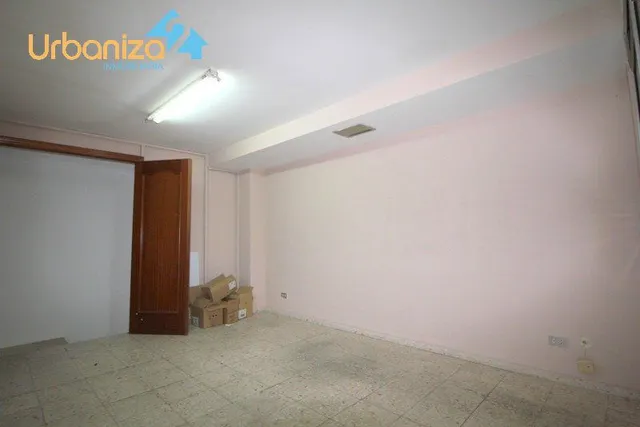 LOCAL COMERCIAL EN UNA DE LAS MEJORES  CALLES PEATONALES DE BADAJOZ . 206 m2  CON ESCAPARATES — 8