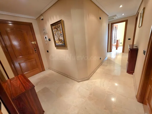 Amplia Vivienda en Alquiler con Terraza en Castellón. — 4