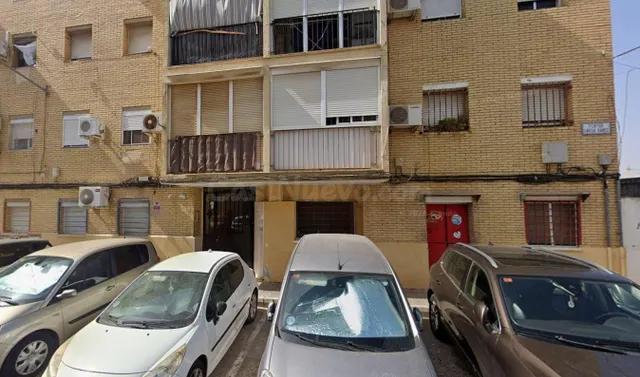 SE VENDE PISO OKUPADO en CL PINTOR GARCIA RAMOS Nº 7 Alcalá de Guadaíra (Sevilla) — 3