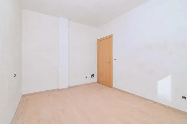 EDIFICIO EN VENTA EN MORALEDA DE ZAFAYONA — 42