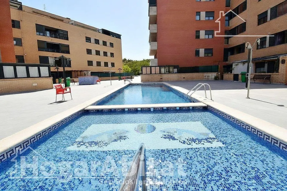 ¡Hogar de lujo! Muy amplio y luminoso en residencial con piscina, ascensor y dos terrazas