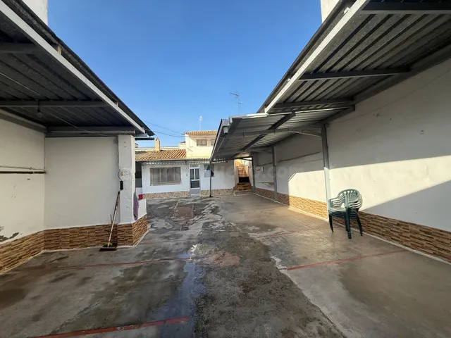 CASA DE PUEBLO CON PATIO