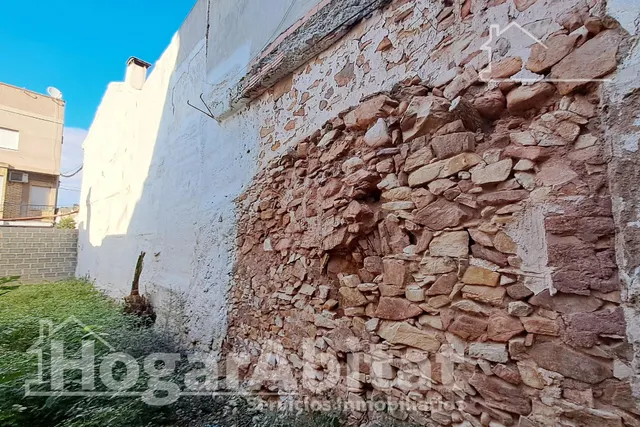 ¡OPORTUNIDAD INCREÍBLE! TERRENO URBANO AMPLIO Y CON COCHERA — 37