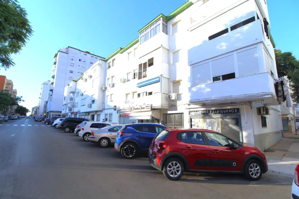SE VENDE LOCAL CONVERTIDO EN 6 TRASTEROS