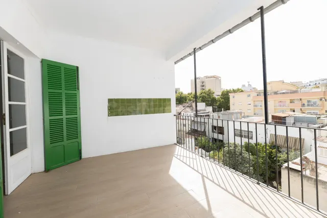 Ático luminoso con terraza solárium privativa y 3 trasteros  - foto 3