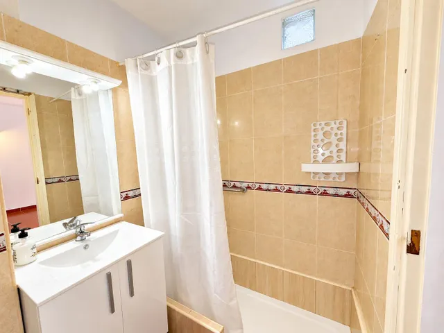 ## Espectacular apartamento en primera línea de mar con impresionantes vistas y acceso directo a la playa — 14